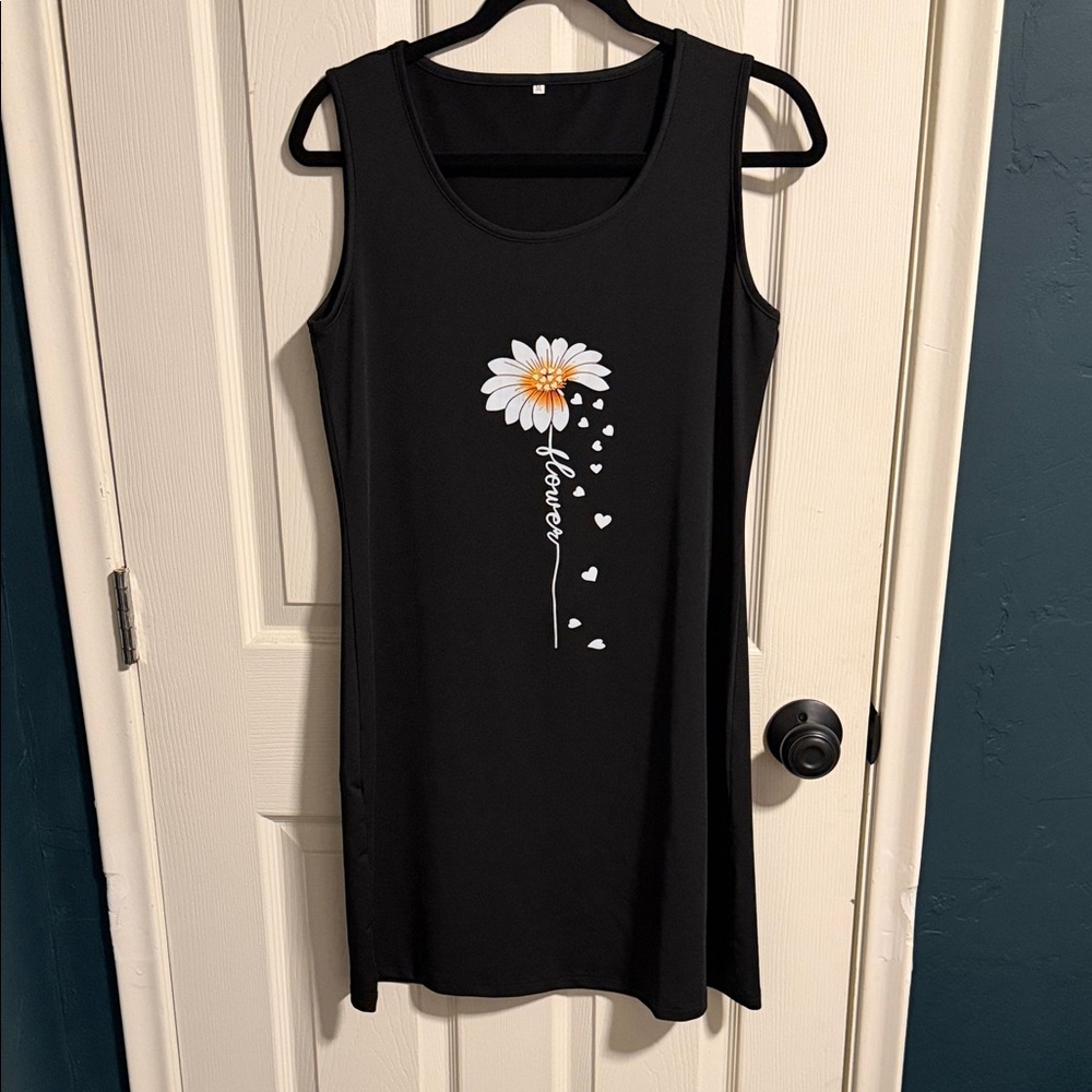 🌵Sleeveless Black Dress with Daisy Design